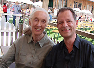 Dame Jane Goodall auf Gut Aiderbichl, Foto mit Univ.-Prof. Dr. Gerhard W. Hacker (c) 2009